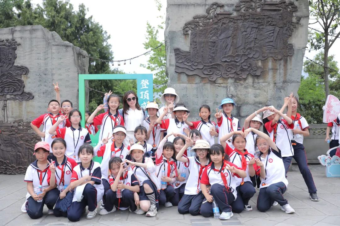 將進(jìn)酒旅行社研學(xué)活動(dòng) | 探秘竇圌山，感悟古建智慧！2025年中原愛(ài)心學(xué)校竇圌山研學(xué)活動(dòng)。